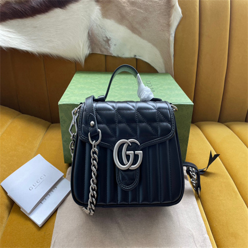 『GUCCI 古奇』【原厂皮】Aria-时尚咏叹调．583571Marmont系列以其标志性的绗缝皮革和双G字母交织配件而备受推崇．